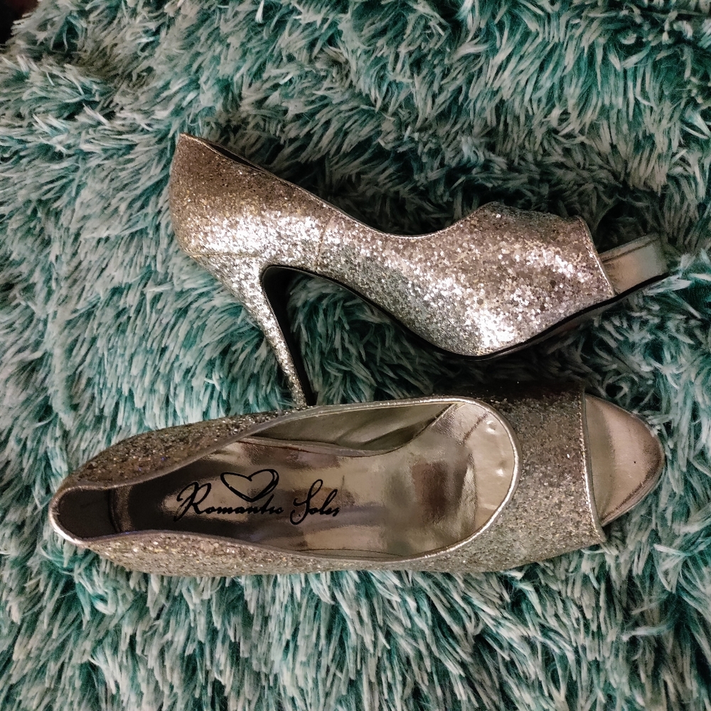 Just in time 4 Holidays Parties🪷SILVER GLITTER ROMANTIC SOLES HEELS 4" HEELS 👠